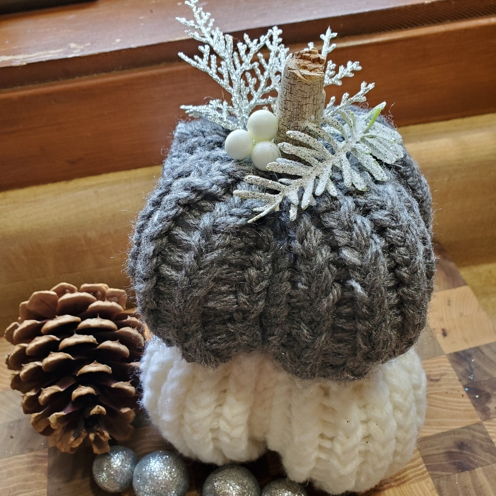 Holiday decor - Picture 2 of 2